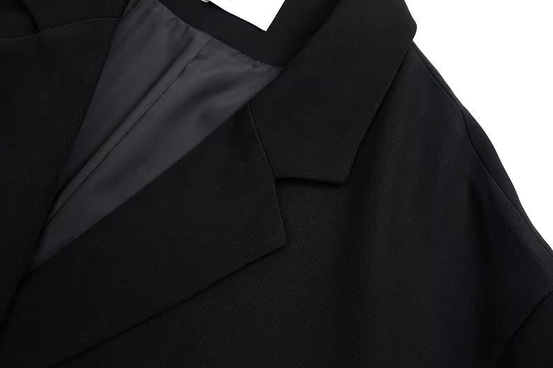 Chic oversized black blazer, elegant streetwear.