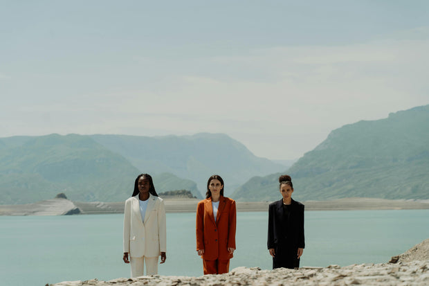 <h1><em>Alvéra</em></h1><h3><em>Stilvolle Looks für aktive Menschen</em></h3>